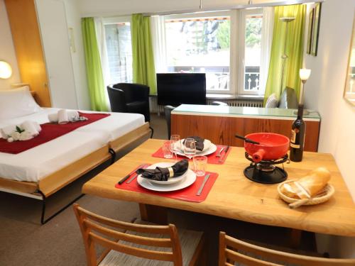 Postel nebo postele na pokoji v ubytování Apartment Matten - Utoring-12 by Interhome