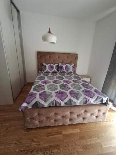 Ένα ή περισσότερα κρεβάτια σε δωμάτιο στο Apartman City Kvart Podgorica