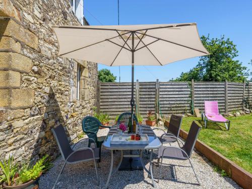 Κήπος έξω από το Holiday Home Ty Jos by Interhome