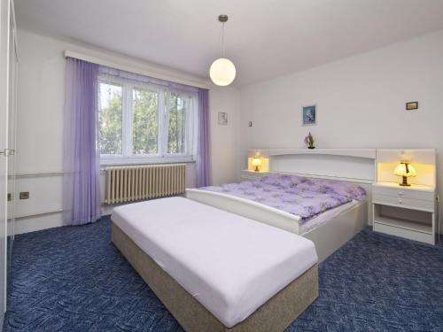 a bedroom with two beds and a window at Holiday Home Neurazy by Interhome in Neurazy