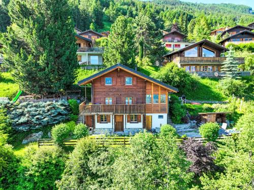 een groot houten huis midden in een bos bij Chalet L'aïeul by Interhome in Nendaz