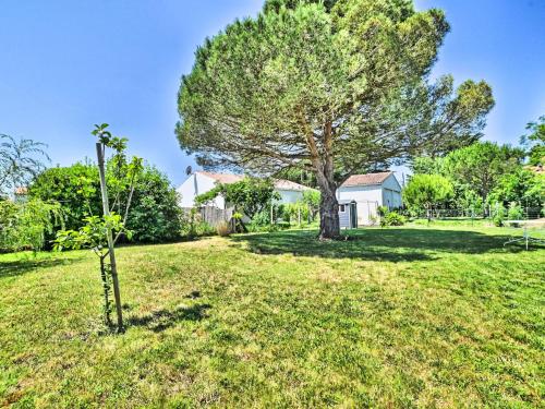 Κήπος έξω από το Holiday Home Le Mimosa by Interhome