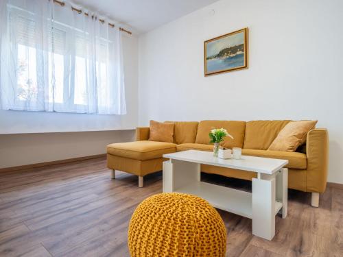 Posezení v ubytování Apartment Alenka by Interhome