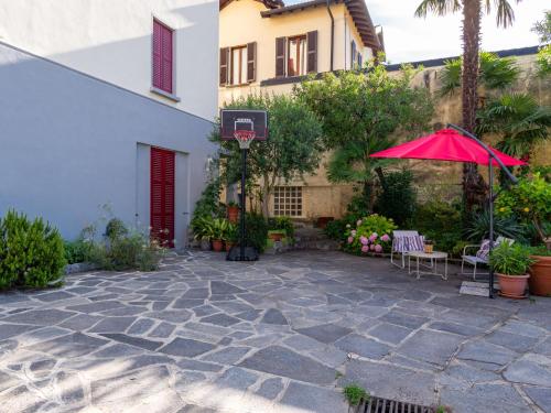 Κήπος έξω από το Apartment Regina 29 by Interhome