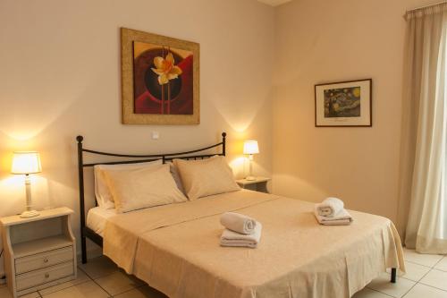 Ένα ή περισσότερα κρεβάτια σε δωμάτιο στο Kamari Blue Apartments