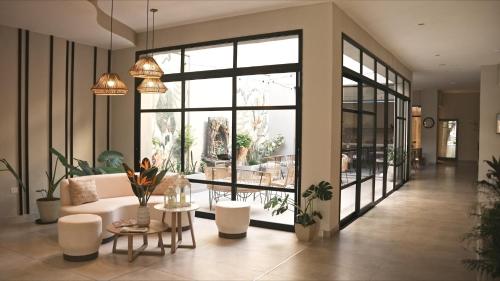 Χώρος καθιστικού στο Hotel Caseros Salta