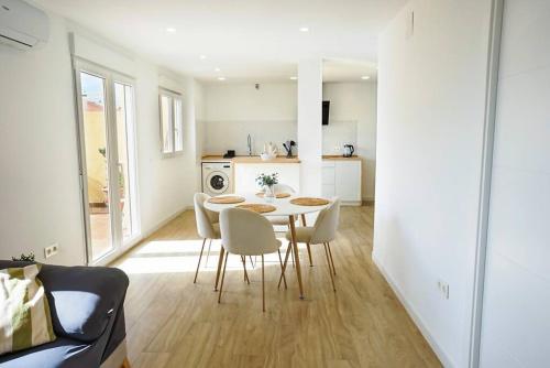 Una cocina o zona de cocina en Espectacular ático en primera línea con vistas