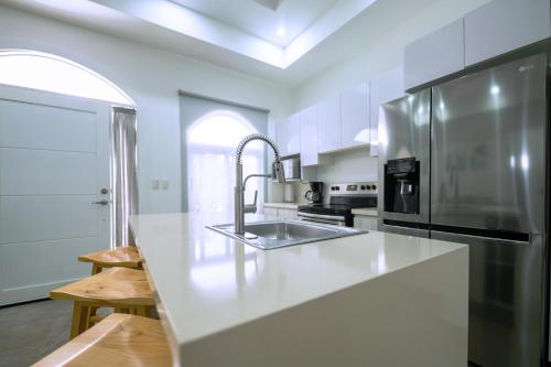 Cucina o angolo cottura di Villa Isabella By Vacation Pura Vida