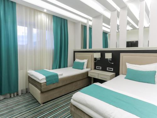 Postel nebo postele na pokoji v ubytování Hotel Prezident