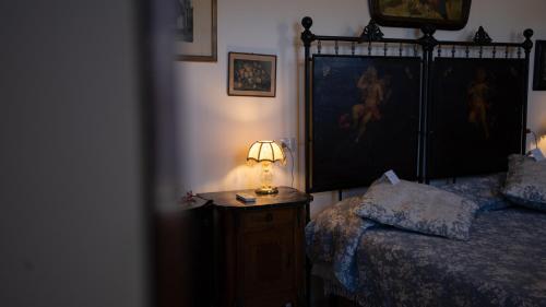 Una cama o camas en una habitación de Borgo Santuletta