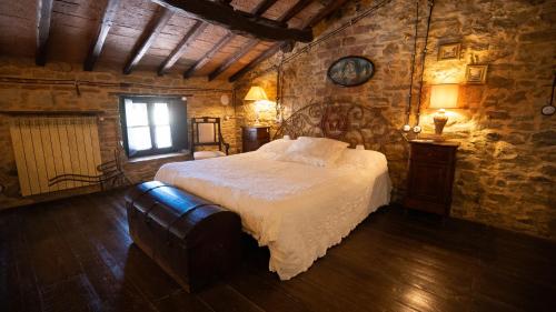 Una cama o camas en una habitación de Borgo Santuletta