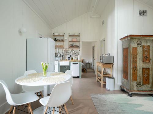 a room with a table and chairs and a kitchen at Queen City Bungalow & Cottages in Burlington