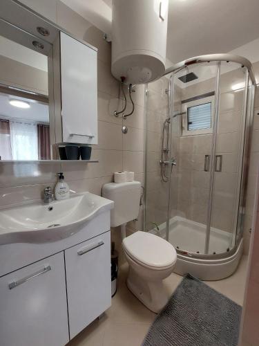 Apartments with parking space Mundanije, Rab - 4953