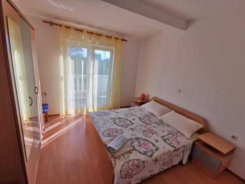 Apartments with parking space Mundanije, Rab - 4953