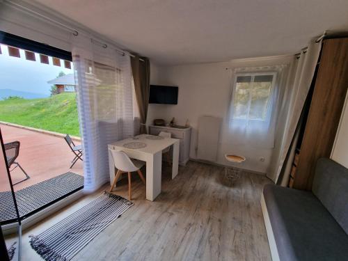 Studio 2 pers, rez-de-chaussée, grande terrasse plein sud