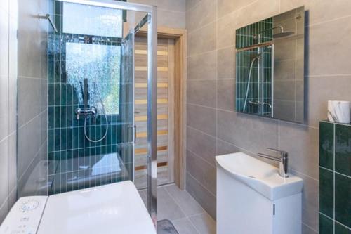 Ένα μπάνιο στο Lunar Luxury Appartment Boulevard View High Street