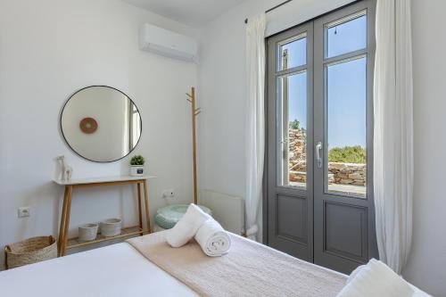 Posteľ alebo postele v izbe v ubytovaní Avra House Kythnos