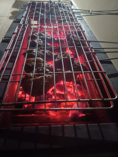 Barbacoa disponible para clientes en la casa o chalet