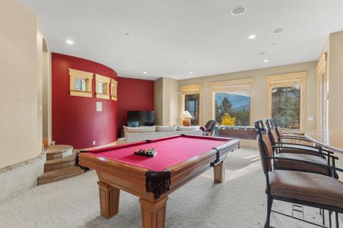 a living room with a pool table in it at Kokomo Lodge in Copper Mountain