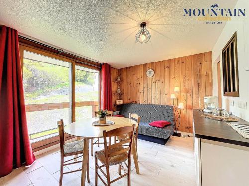 Charmant Studio Rénové 5 Pers, Balcon Sud, Skis aux Pieds, Piscine Chauffée, Près Commerces et ESF - FR-1-267-192