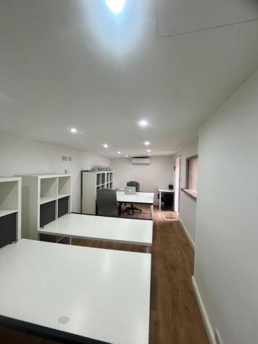 Dapur atau dapur kecil di The Wokingham Retreat