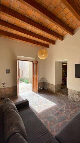 a living room with a couch and a wooden ceiling at Unique COLIVING LOFT 6 in San Luis Potosí