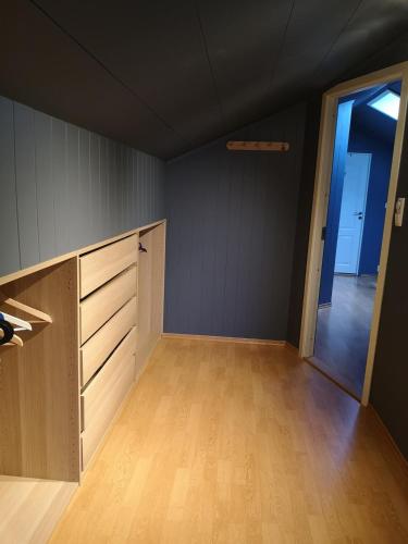 an empty room with a closet and a door at Homestay Storesund in Storasund