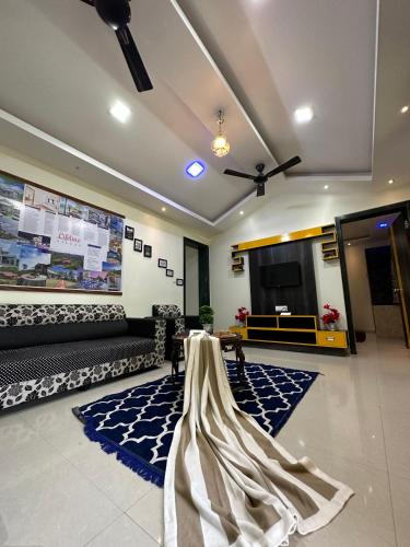 ロナバラにあるLifeline Villas - Exclusive 2bhk Taraangan Farm With Huge Private Pool And Lawn Areaのギャラリーの写真