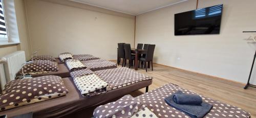 Televisyen dan/atau pusat hiburan di Travel House