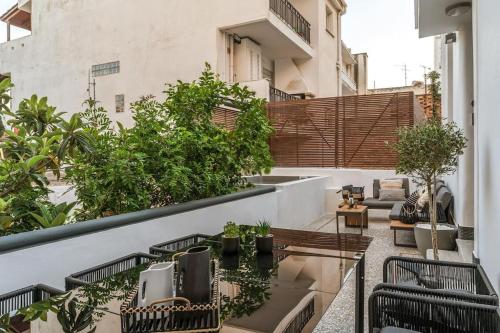 Perth Luxury Living, Athens