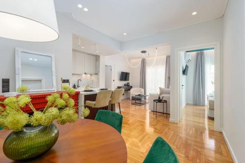 Luxury Apt with Acropolis view Balcony and Jacuzzi