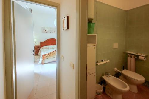 Ένα μπάνιο στο CASA dei POETI CARDUCCI - Two-Room Apartment for 4 People