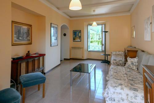 Ένα ή περισσότερα κρεβάτια σε δωμάτιο στο CASA dei POETI CARDUCCI - Two-Room Apartment for 4 People