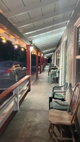 a hallway with chairs and a car parked on a train at Jumping Frog Motel in Angels Camp