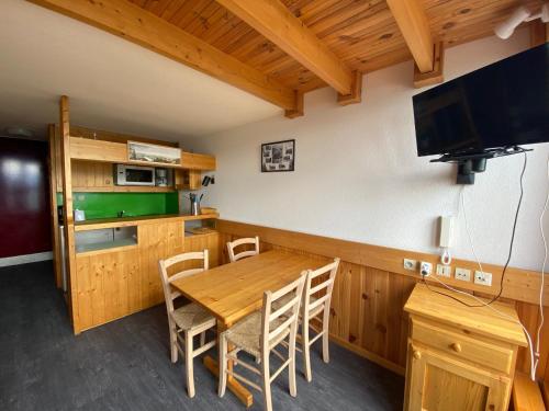 Duplex lumineux skis aux pieds avec balcon