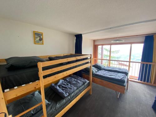 Duplex lumineux skis aux pieds avec balcon