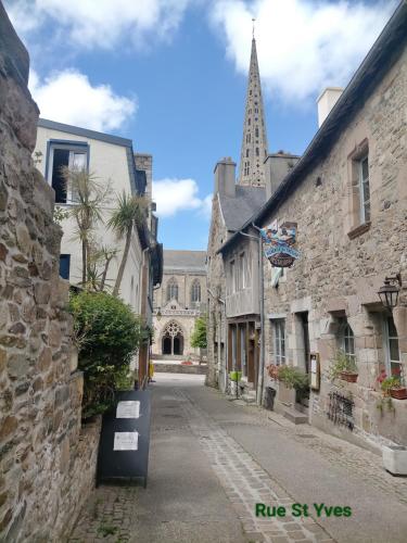 Le 1 St Yves Studios