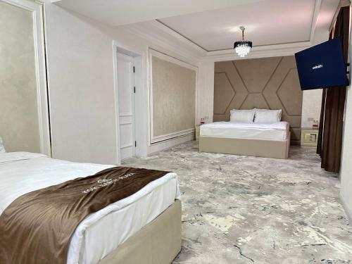 Кровать или кровати в номере Ko'k Saroy Plaza Hotel