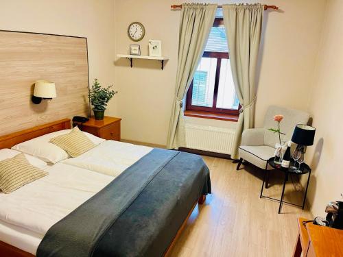 Postel nebo postele na pokoji v ubytování Hotel Pošta