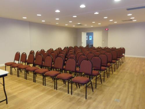 a room with a bunch of chairs in it at eSuites Lagoa Santa in Lagoa Santa