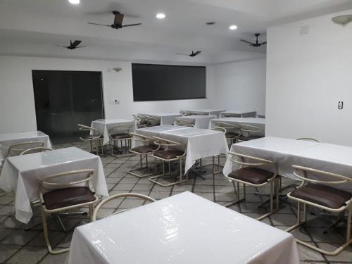 Restoran atau tempat lain untuk makan di Martha Office Hotel