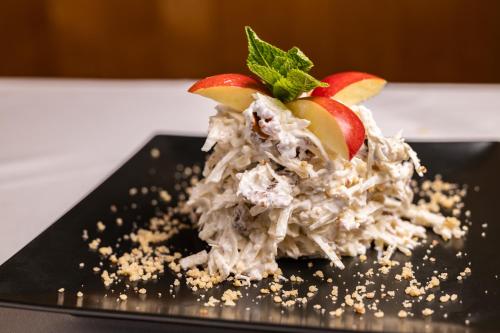 ホテルの敷地内または近くでの食事または食べ物