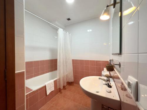 a bathroom with a sink and a toilet and a tub at La Ensenada de Meruelo - 2805 in San Miguel de Meruelo