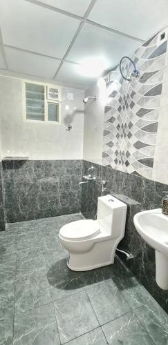Bilik mandi di Greenfield Suites 1