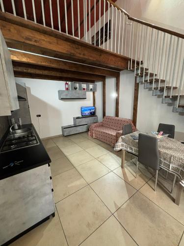 A kitchen or kitchenette at Azzurra Apartment
