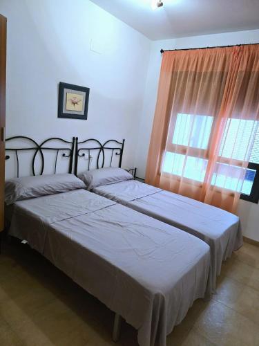 two beds in a bedroom with a window at Maestrat13 in Peñíscola