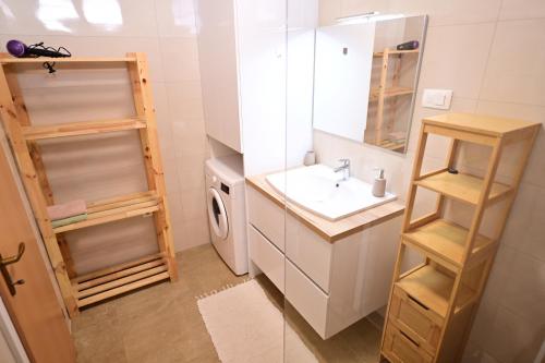 Ένα μπάνιο στο Apartment Paula