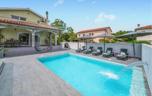 4 Bedroom Gorgeous Home In Pula