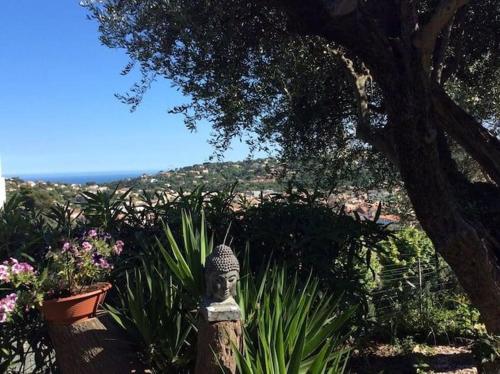 Chez LINAT - Paisible appartement avec jardin et vue mer