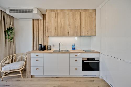 Cucina o angolo cottura di Apartamenty Wyspa BlueApart Jastarnia
